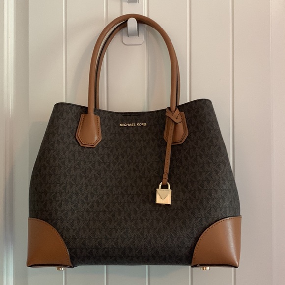 Michael Kors Mercer Gallery Medium Center Zip Tote - Picture 8 of 12